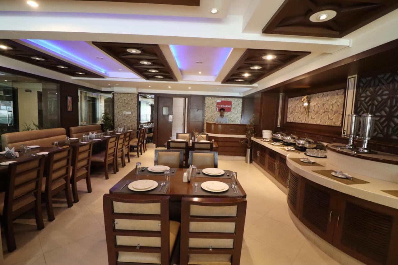 Crestmont Ashapurna Jaipur, Banipark Hotel Bagian luar foto