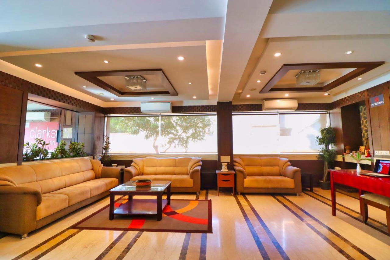 Crestmont Ashapurna Jaipur, Banipark Hotel Bagian luar foto