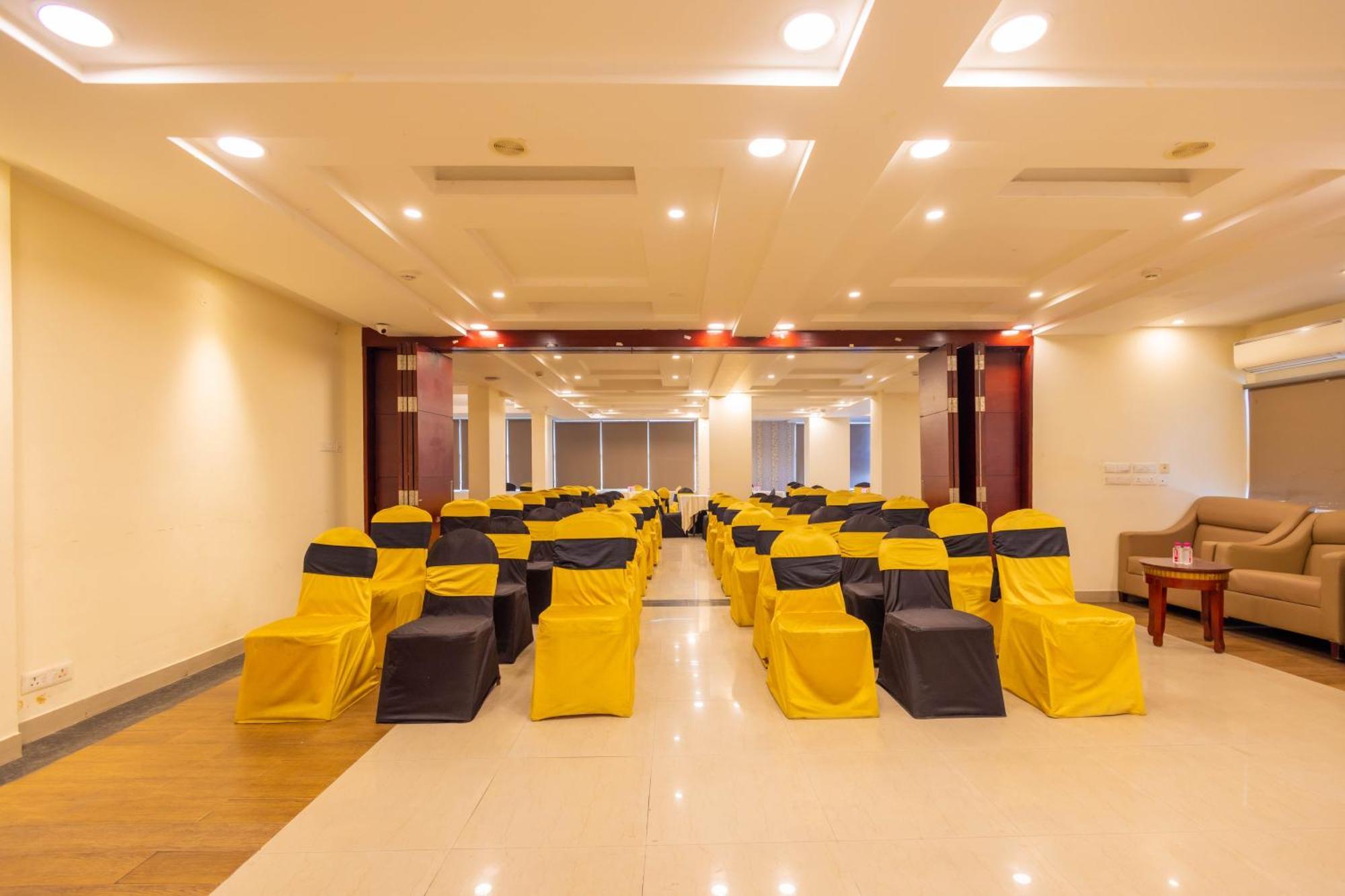 Crestmont Ashapurna Jaipur, Banipark Hotel Bagian luar foto