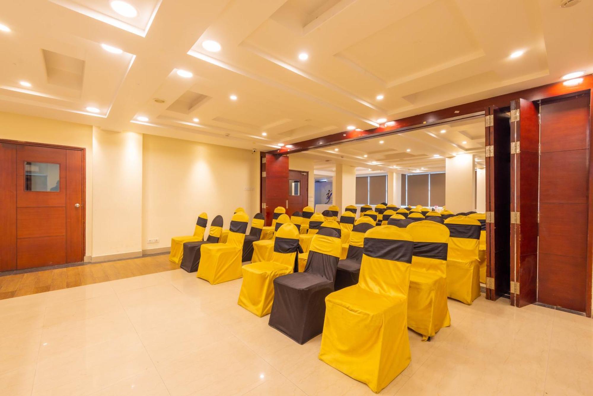 Crestmont Ashapurna Jaipur, Banipark Hotel Bagian luar foto