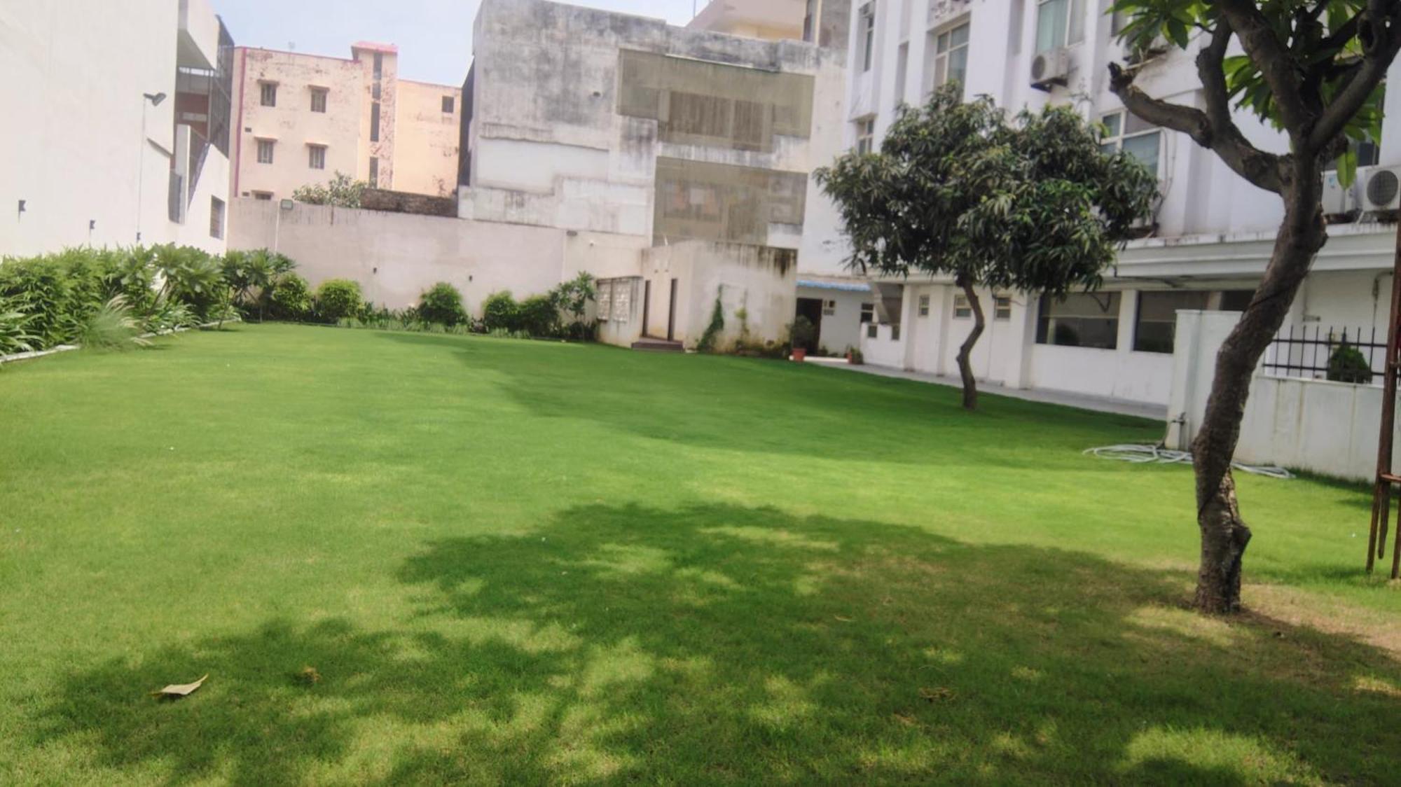 Crestmont Ashapurna Jaipur, Banipark Hotel Bagian luar foto