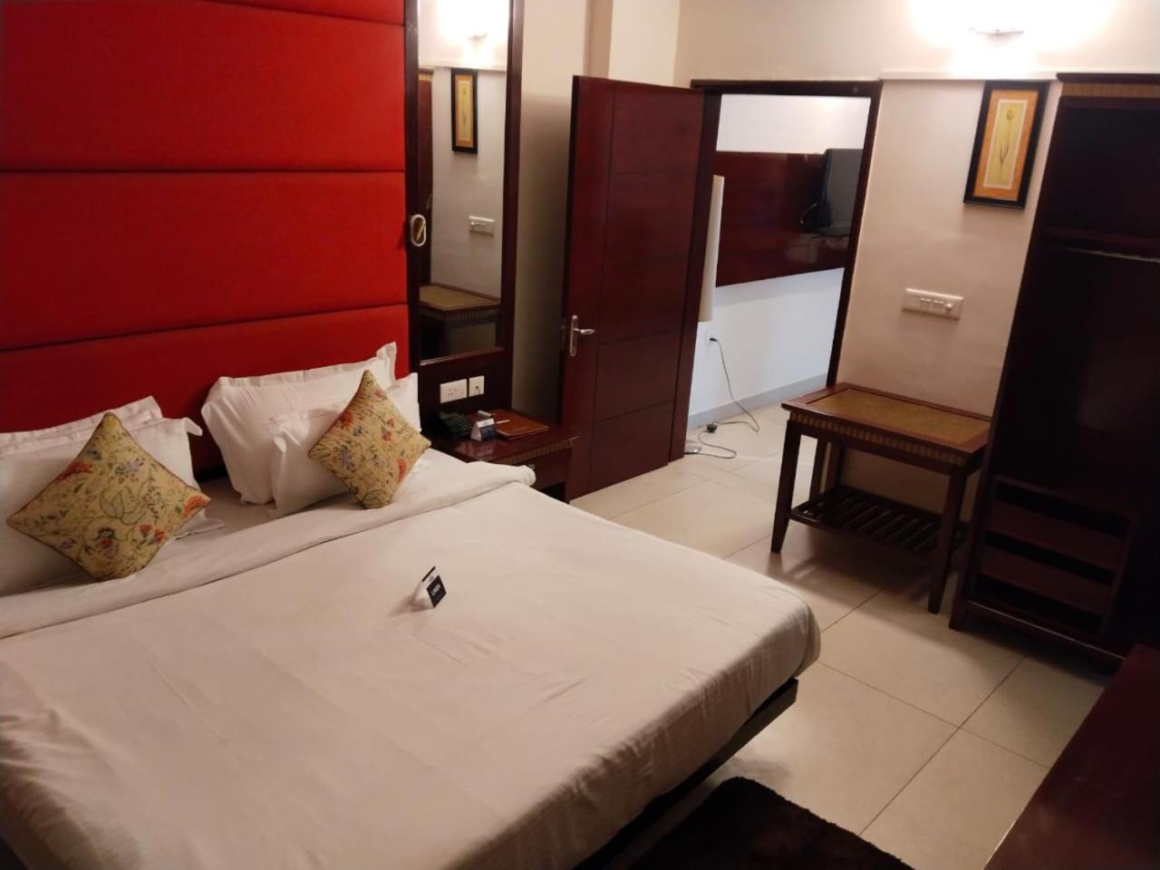 Crestmont Ashapurna Jaipur, Banipark Hotel Bagian luar foto